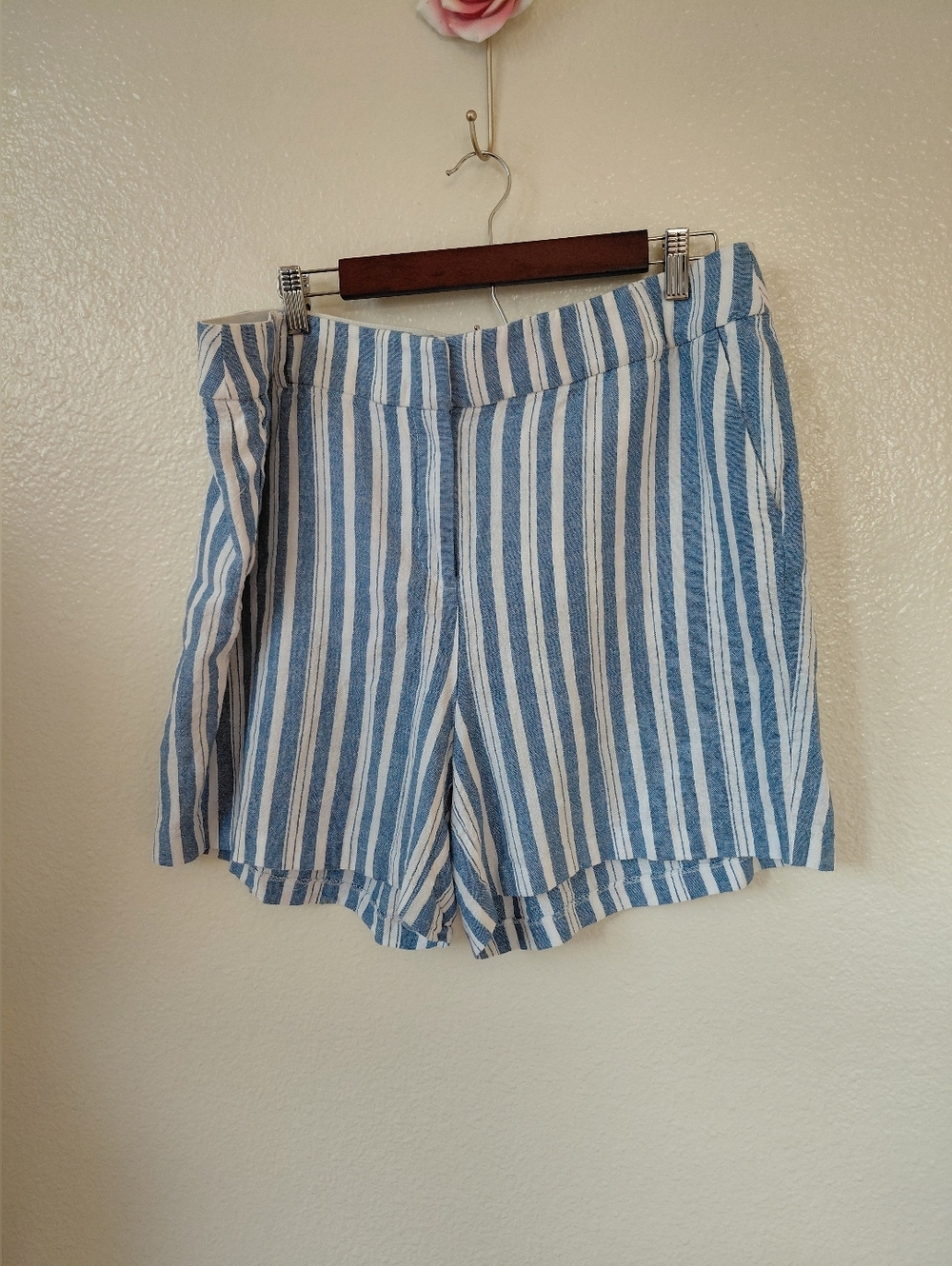 Lane Bryant -Striped Blue and White Women's Linen-Blend Shorts Sz 14